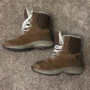 Merrell women’s Suede Boots